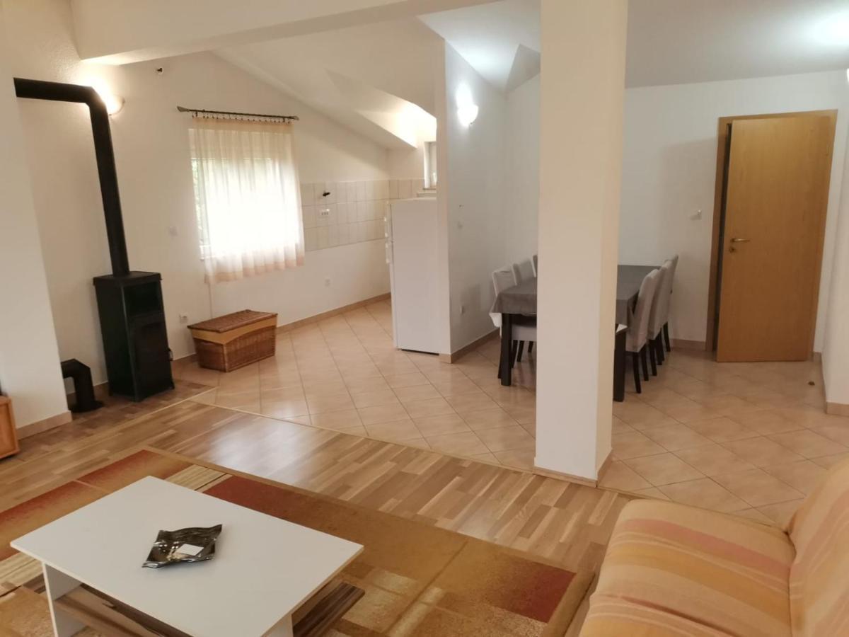 Trilj Apartman Jurika Exterior foto