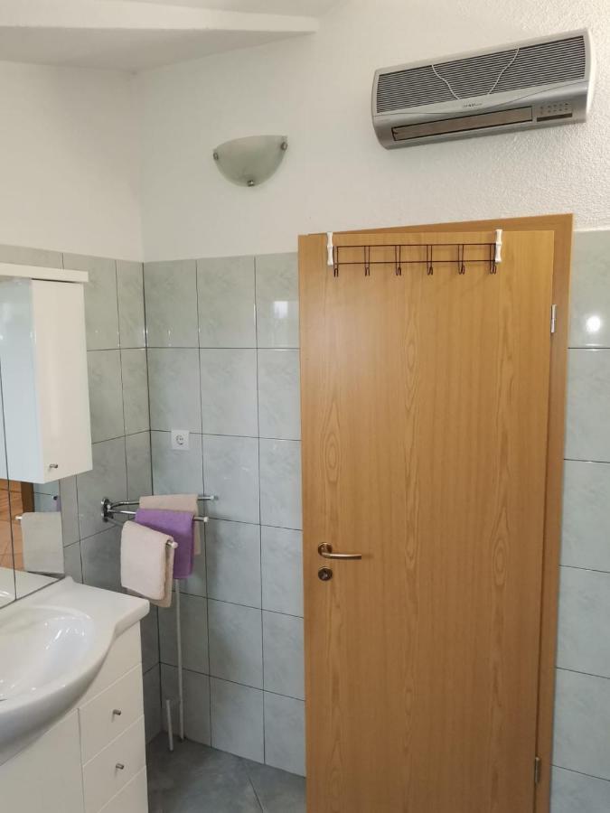 Trilj Apartman Jurika Exterior foto