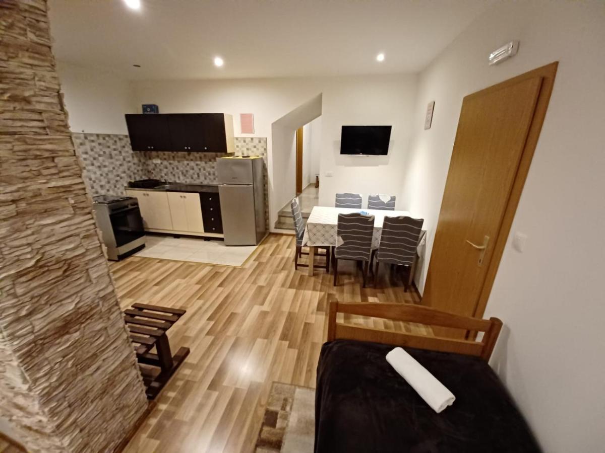 Trilj Apartman Jurika Exterior foto