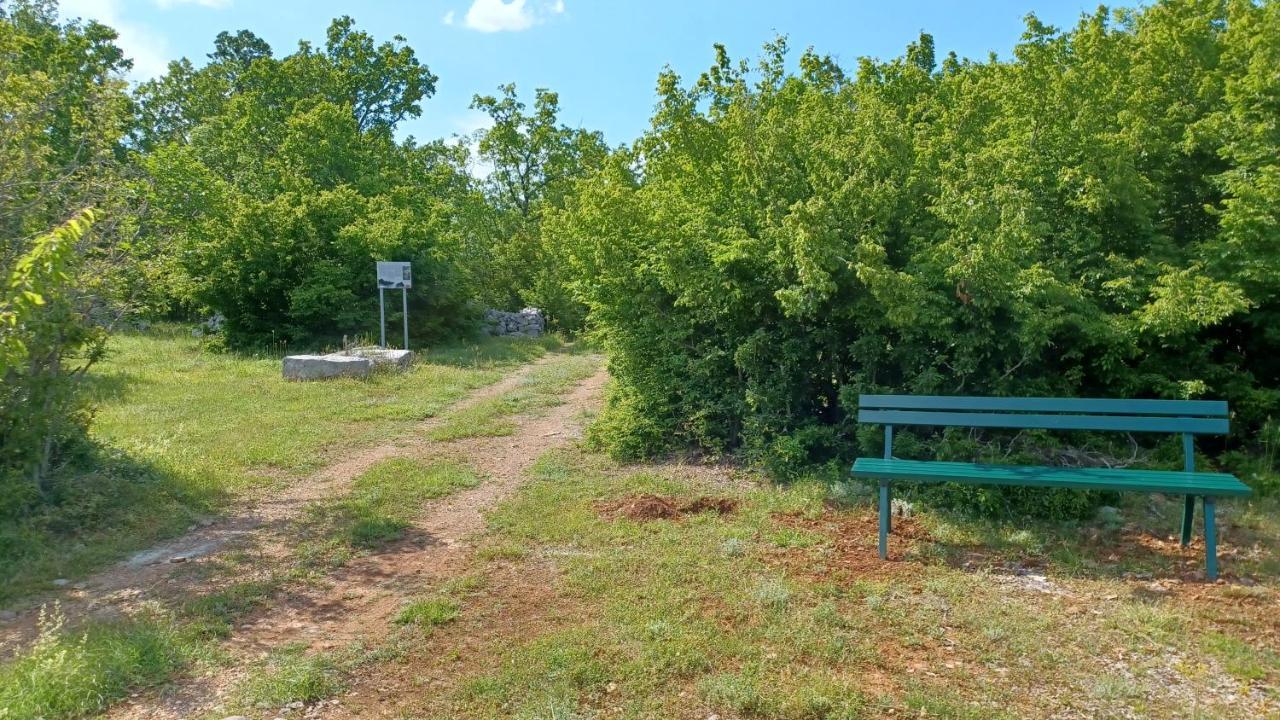 Trilj Apartman Jurika Exterior foto