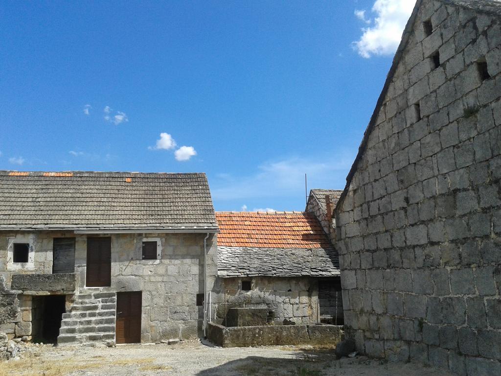 Trilj Apartman Jurika Exterior foto