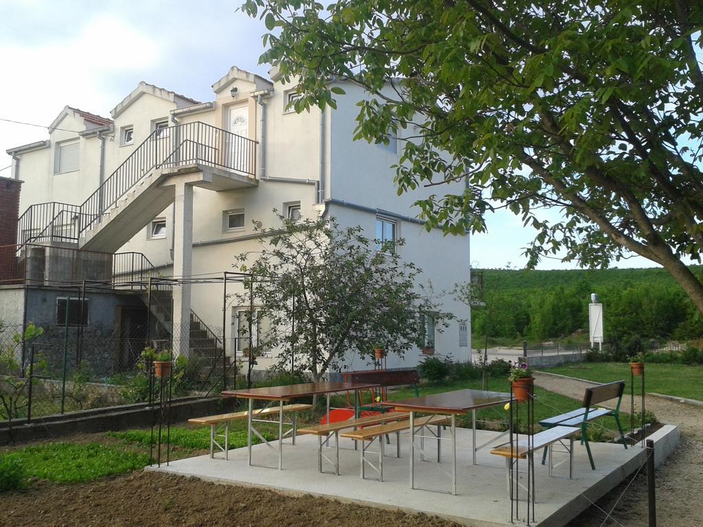 Trilj Apartman Jurika Exterior foto