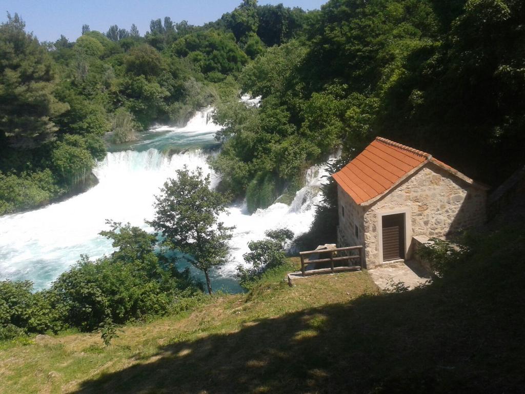 Trilj Apartman Jurika Exterior foto